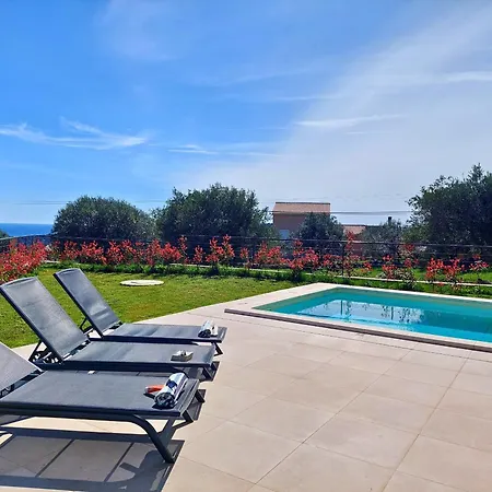Ogradina Near Pula With Sea View For 5 Persons Only 3 Km From The * Krnica