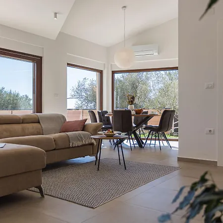 Ogradina Near Pula With Sea View For 5 Persons Only 3 Km From The Villa