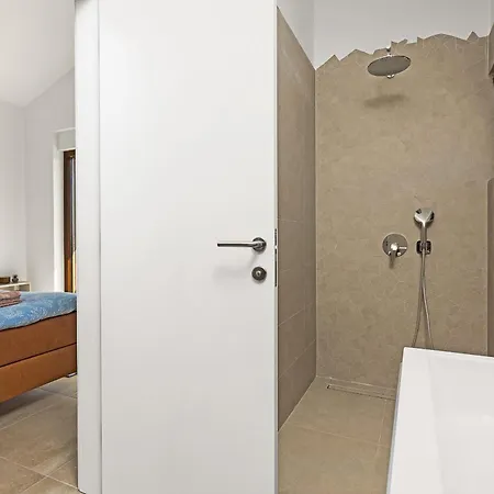 Ogradina Near Pula With Sea View For 5 Persons Only 3 Km From The Villa *