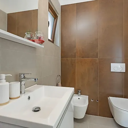 Ogradina Near Pula With Sea View For 5 Persons Only 3 Km From The Villa Krnica