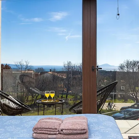 Ogradina Near Pula With Sea View For 5 Persons Only 3 Km From The Villa *