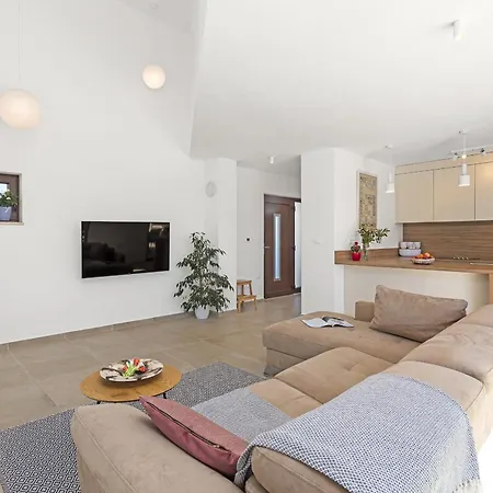Ogradina Near Pula With Sea View For 5 Persons Only 3 Km From The Krnica