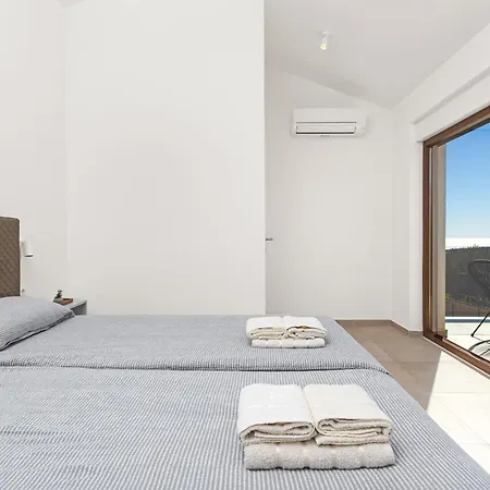 Ogradina Near Pula With Sea View For 5 Persons Only 3 Km From The * Krnica