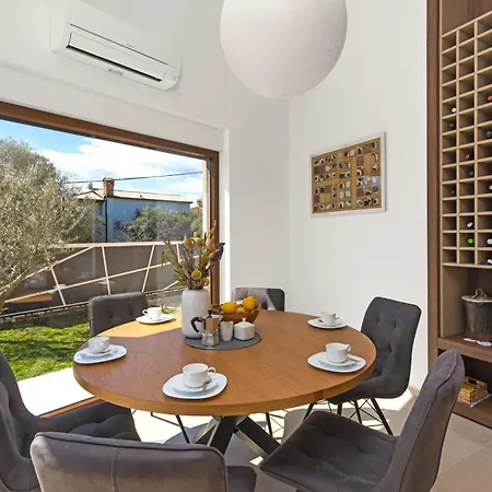 Villa Ogradina Near Pula With Sea View For 5 Persons Only 3 Km From The *