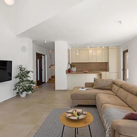 Ogradina Near Pula With Sea View For 5 Persons Only 3 Km From The Krnica