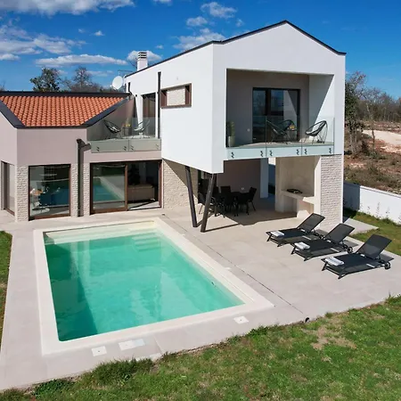 Ogradina Near Pula With Sea View For 5 Persons Only 3 Km From The *