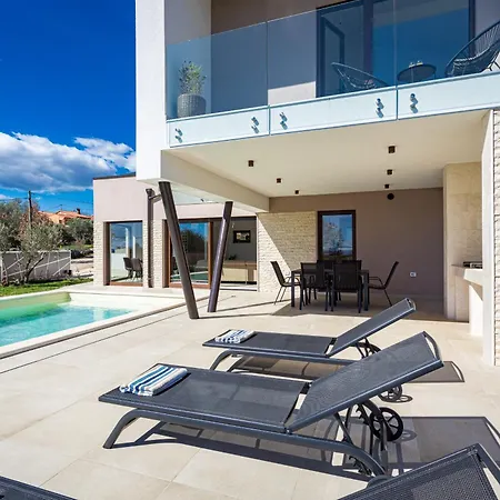 Ogradina Near Pula With Sea View For 5 Persons Only 3 Km From The * Krnica