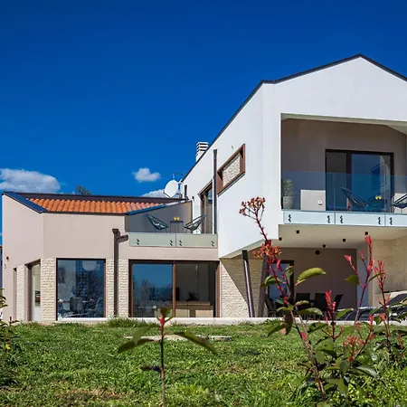 Ogradina Near Pula With Sea View For 5 Persons Only 3 Km From The Villa Krnica