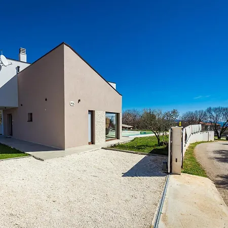 Ogradina Near Pula With Sea View For 5 Persons Only 3 Km From The Krnica