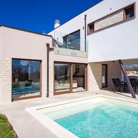 Ogradina Near Pula With Sea View For 5 Persons Only 3 Km From The Villa Krnica