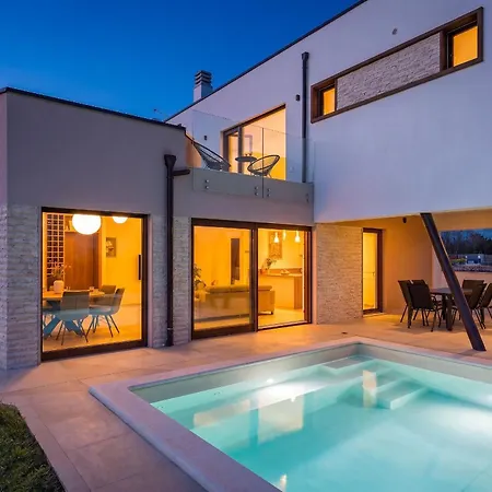 Willa Ogradina Near Pula With Sea View For 5 Persons Only 3 Km From The Krnica